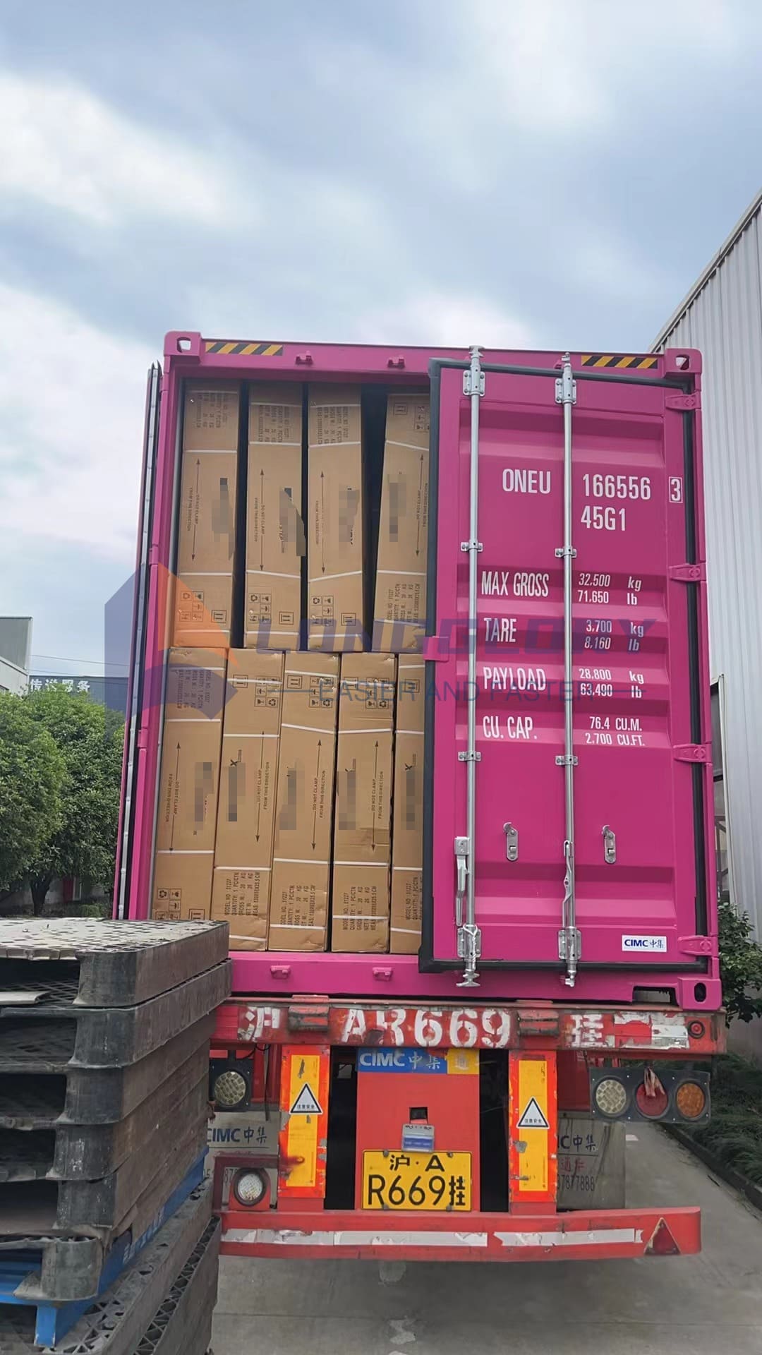 Naglo-load ang Fitness Equipment sa Container