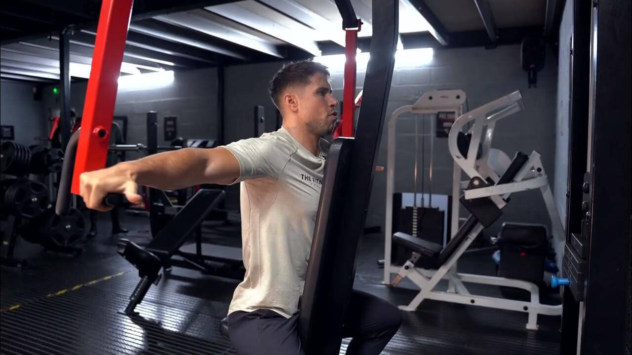 Paano Magsanay sa Pec Fly Machine？