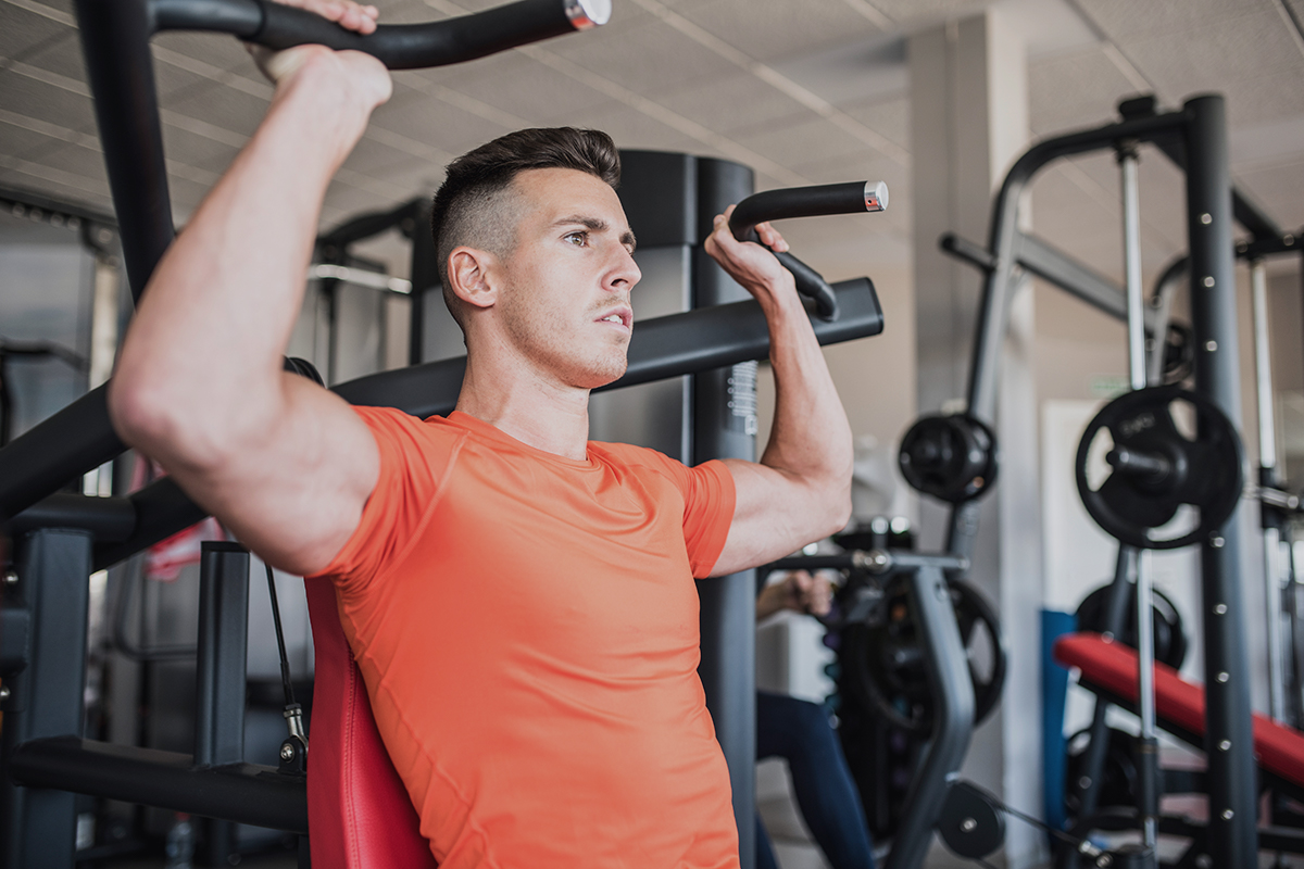 Paano gamitin ang Incline Shoulder Press Machine?