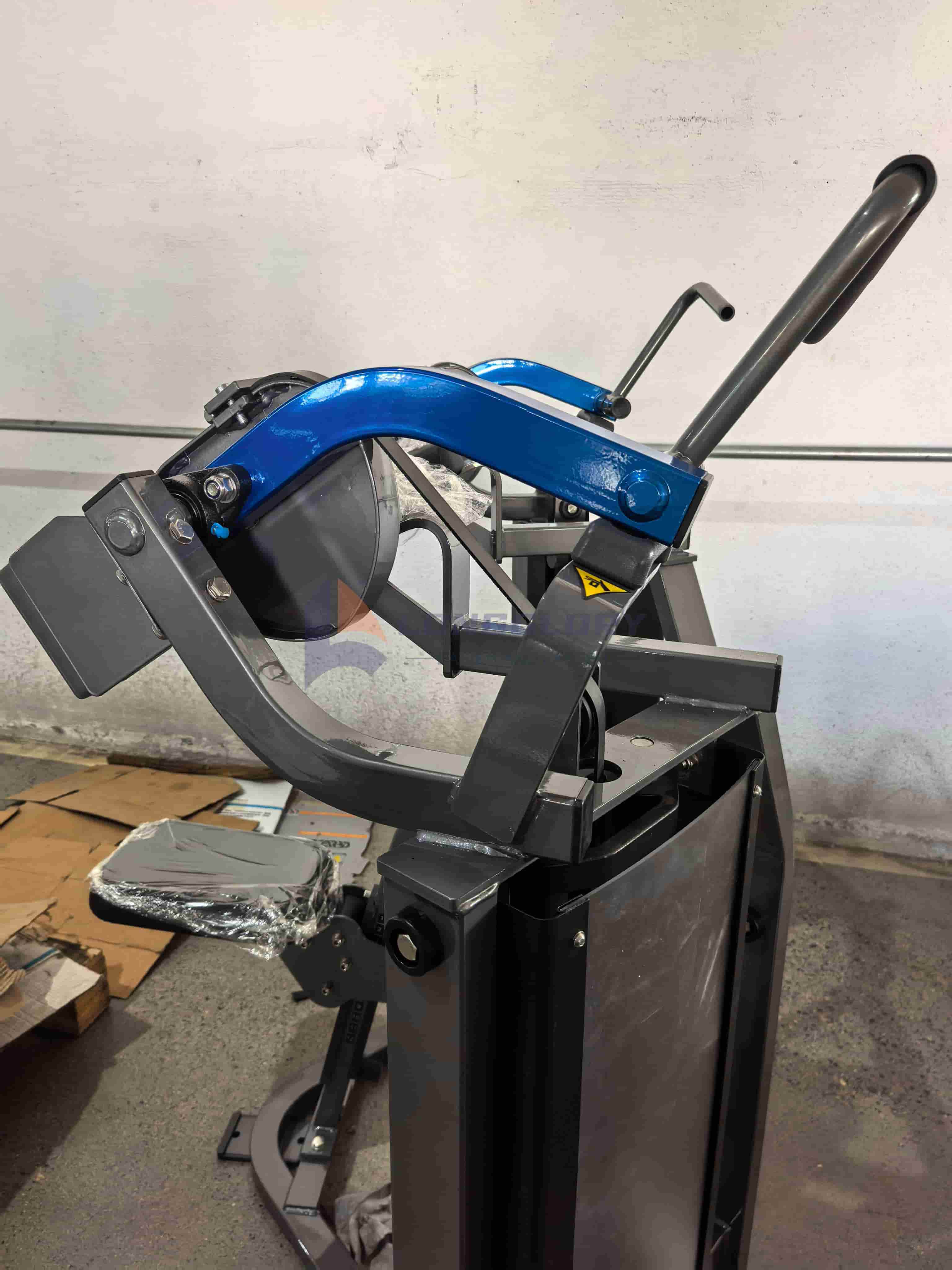 Gym Biceps Curl Machine